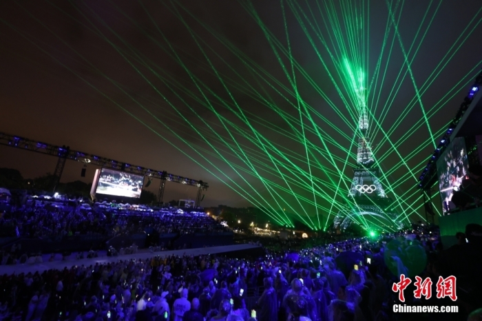 塞纳河畔的开放奥运：动物、观众与自然共舞