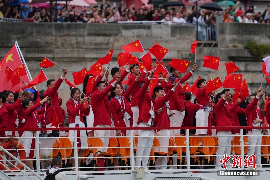 塞纳河畔的开放奥运：动物、观众与自然共舞