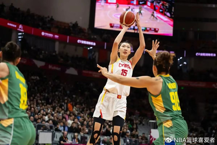 中国女篮力克巴西锁定世界杯席位 李月汝低迷引
