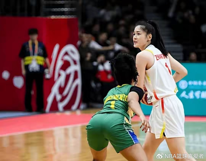 中国女篮力克巴西锁定世界杯席位 李月汝低迷引