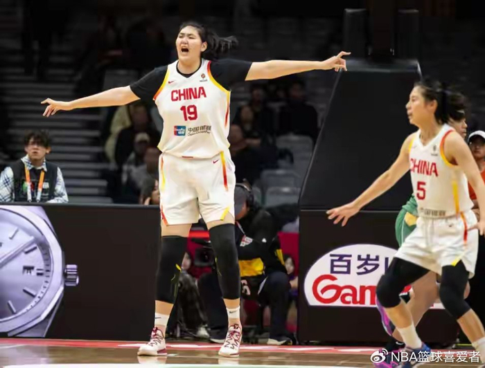 中国女篮力克巴西锁定世界杯席位 李月汝低迷引