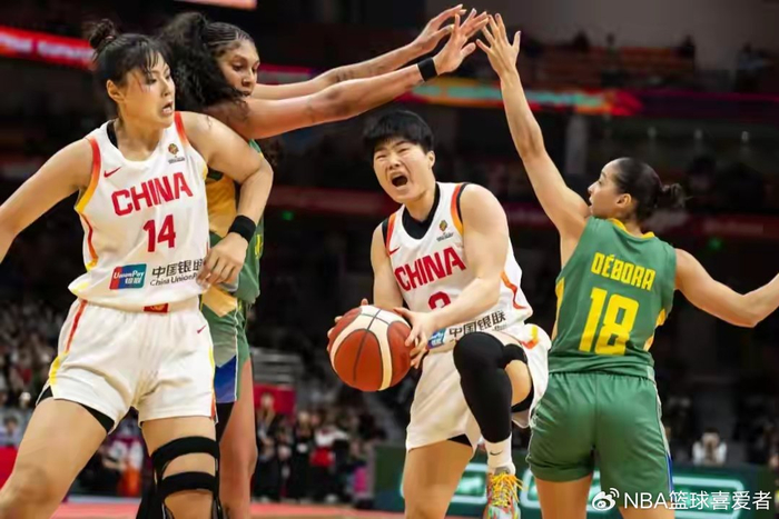 中国女篮力克巴西锁定世界杯席位 李月汝低迷引