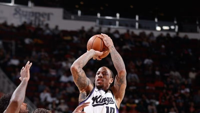 威少三双助国王力克快船 三双纪录刷新历史