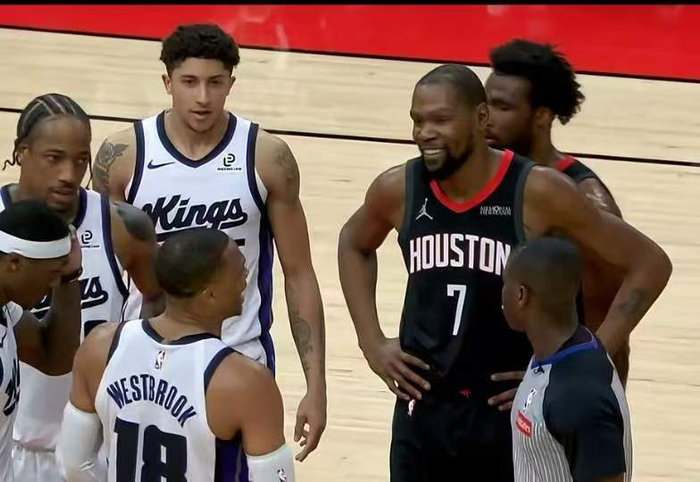 威少三双助国王力克快船 三双纪录刷新历史