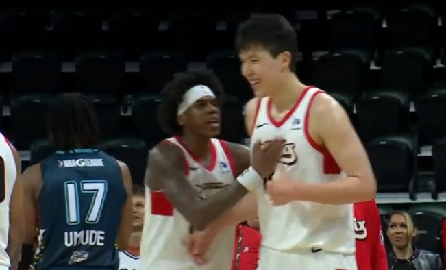 杨瀚森爆发率队取胜 混音队锁定季后赛席位