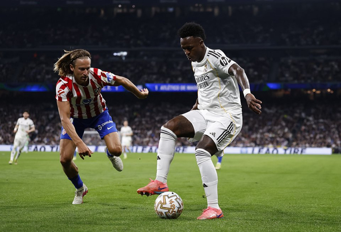 维尼修斯慢悠悠离场引西蒙尼抗议 马竞主帅怒斥