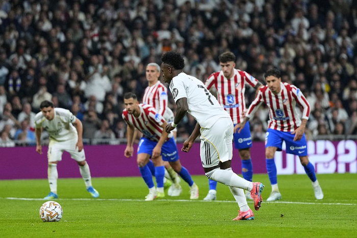 维尼修斯慢悠悠离场引西蒙尼抗议 马竞主帅怒斥