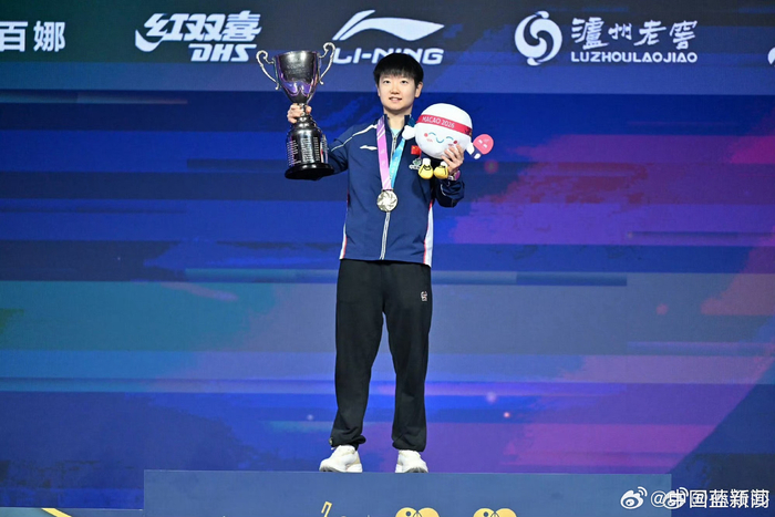 孙颖莎澳门世界杯女单三连冠 感谢团队与球迷