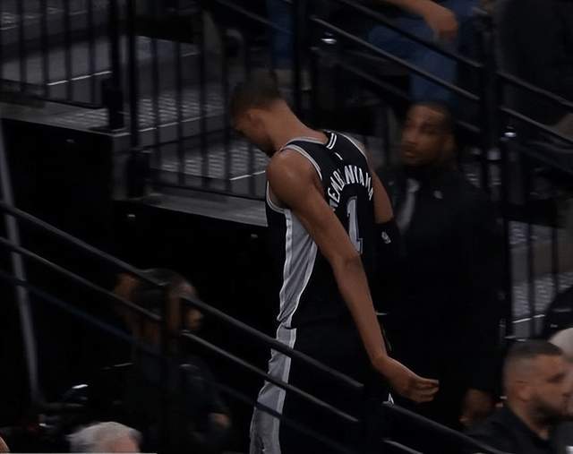 文班亚马肋骨挫伤或缺席2-4周 马刺季后赛前景堪